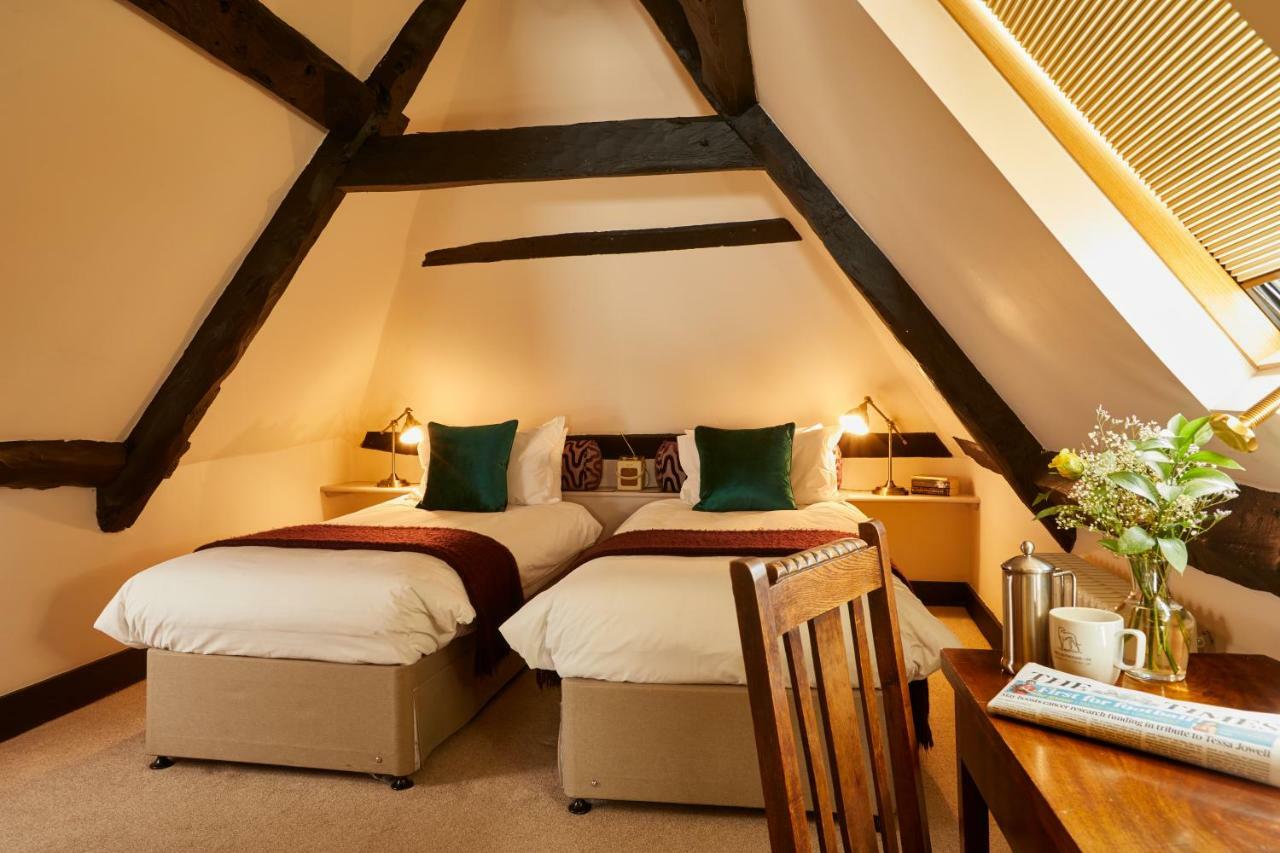 The Greyhound Inn 원티지 외부 사진